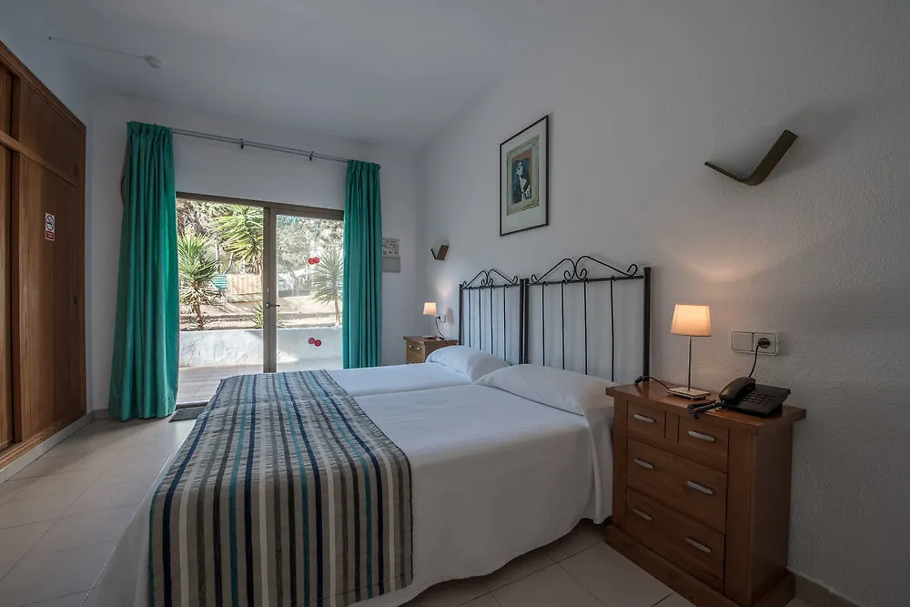 Hostal Rosales Es Pujols Guest house